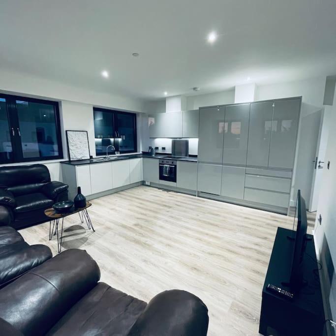 New One Bedroom Luxury Apartment In Solihull Dış mekan fotoğraf