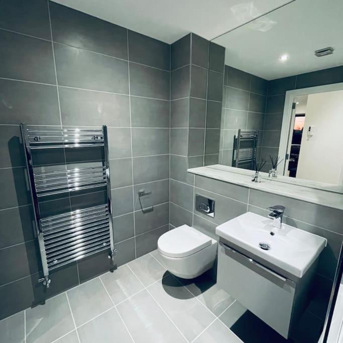 New One Bedroom Luxury Apartment In Solihull Dış mekan fotoğraf